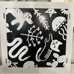 Lovevery Infant Black and White Frame